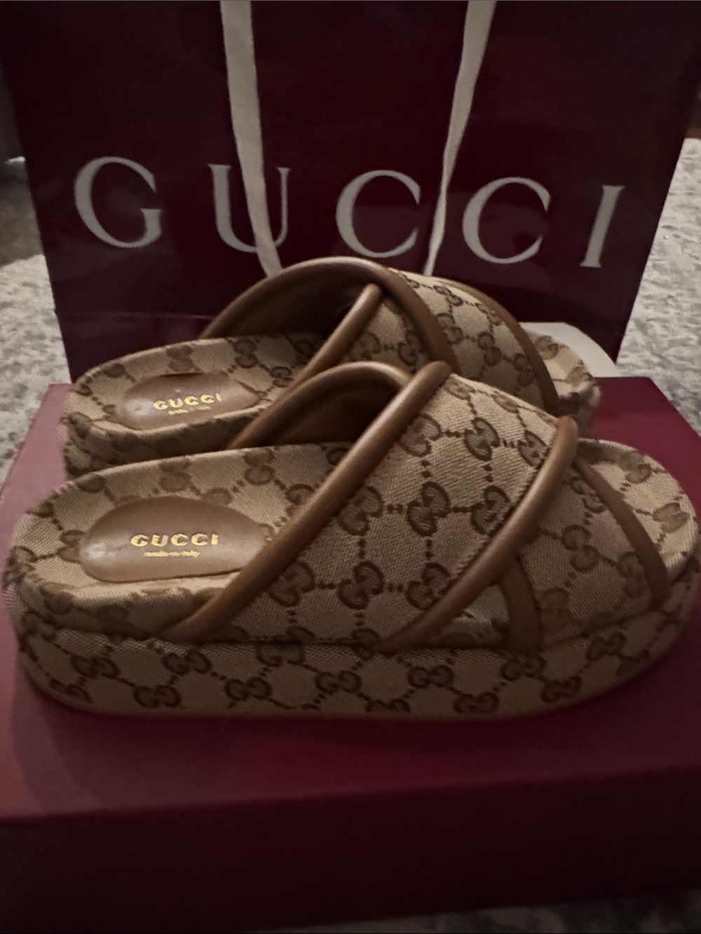 Gucci Tan GG Canvas Crisscross Slide Sandals… Never worn!! Box, label, dust bag - Picture 3 of 11